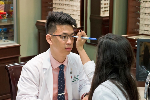 optometry students working in lab